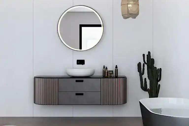 Modern banyo tadilatı için tasarlanmış, duvara monte, çekmeceli ve beyaz çanak lavabolu banyo dolabı.